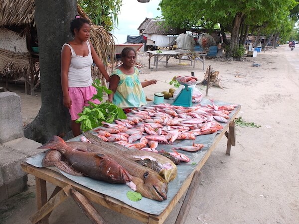 kiribati market Robert Szymanski shutterstock